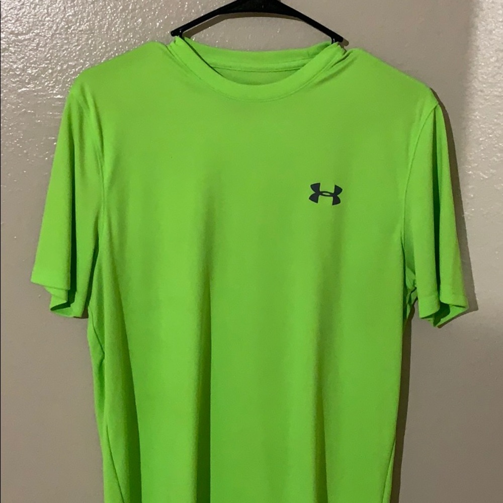 Men’s Under Armour Heat Gear Short Sleeve shirt.